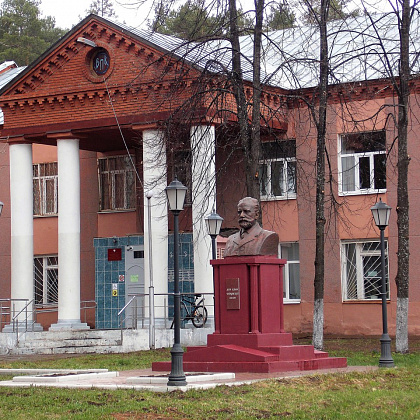 Входная группа Воткинский музыкально-педагогический колледж им. П. И. Чайковского. 