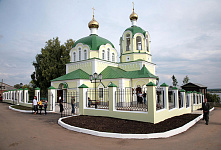 Входная группа Свято-Пантелеимоновский храм села Каракулино.  Каманина,  2