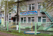 Входная группа Детский сад № 241.  Майская,  10