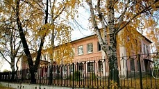 Входная группа Хоровая школа Воткинск, Школа искусств 2 (ДШИ 2 Воткинск).  Ленина,  81