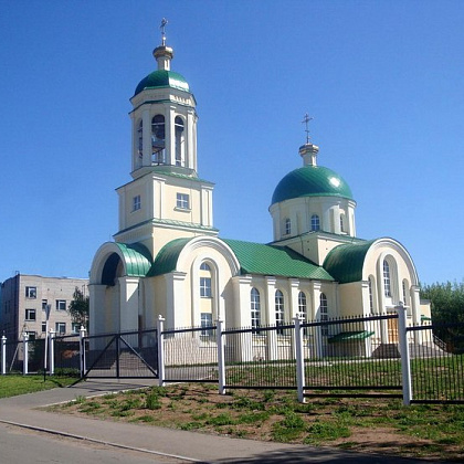 Входная группа Храм Иоанна Кронштадтского в поселке Ува. Входная группа Храм Иоанна Кронштадтского в поселке Ува.