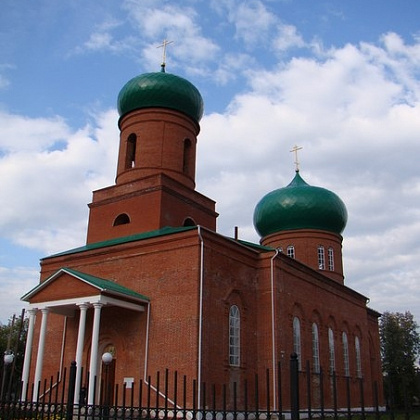 Входная группа Свято-Троицкий храм в селе Большая Уча. 