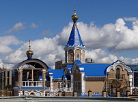 Входная группа Храм Серафима Саровского.  проспект Калашникова,  10